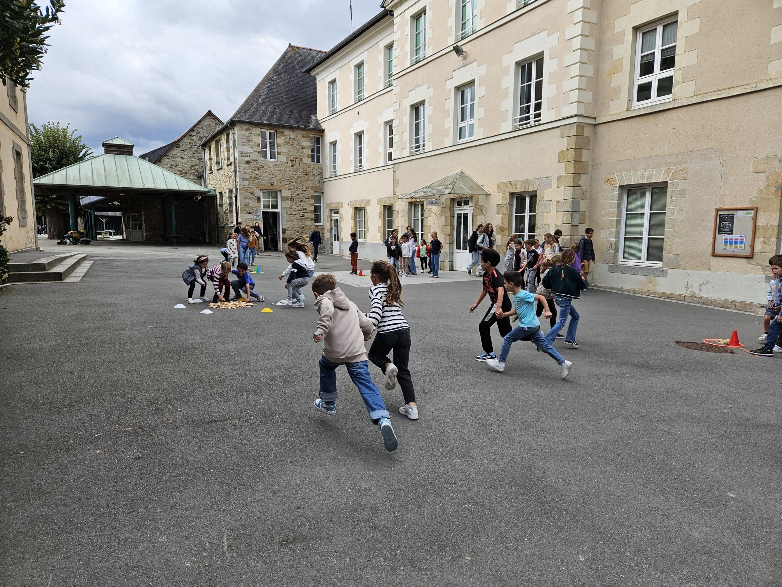 ecole au quotidien _Vivre la fraternité